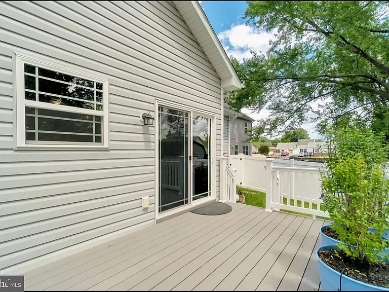 106 Ridgeway St — Photo 11