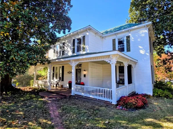 400 W Carolina Ave, Crewe, VA 23930