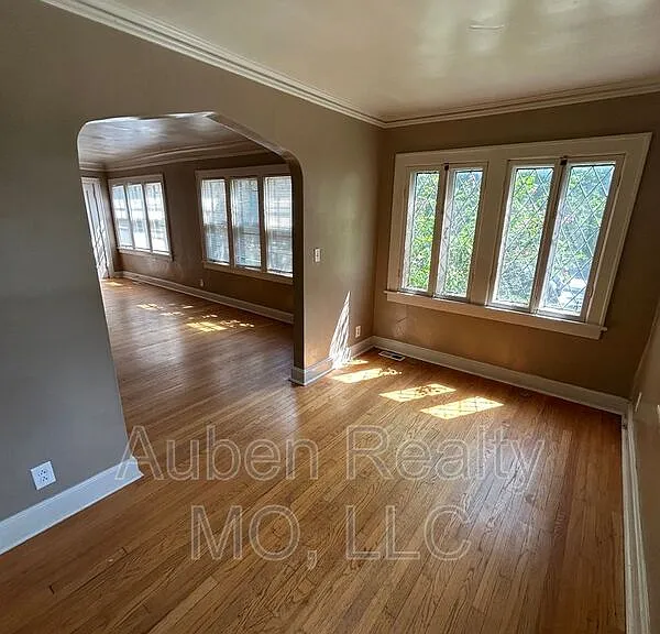 5446 Charlotte St #1F — Photo 5