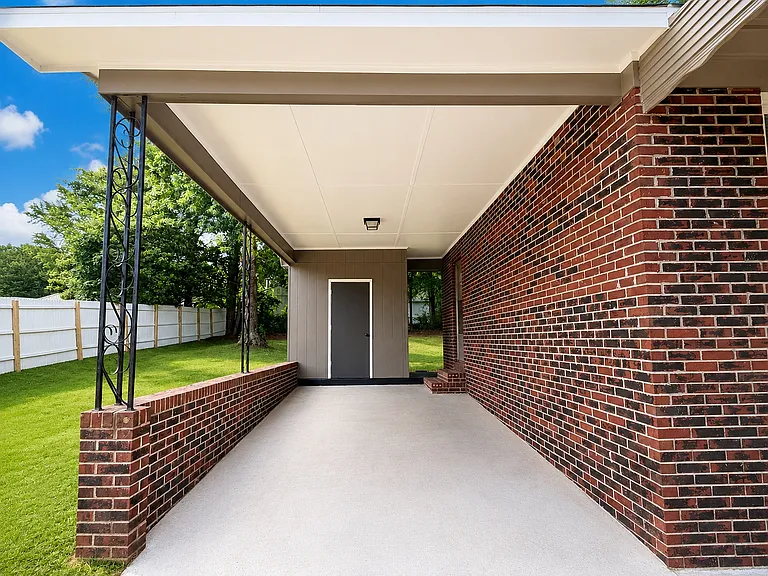 222 McKellar Dr — Photo 3