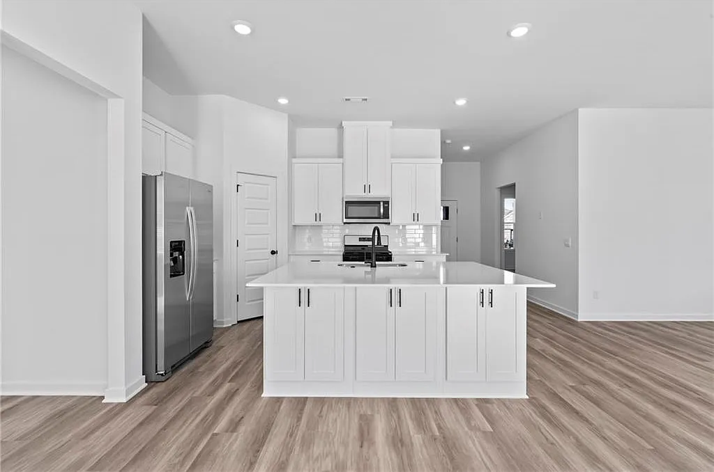 3 bed, 1589 sqft, $1,900 — Photo 4