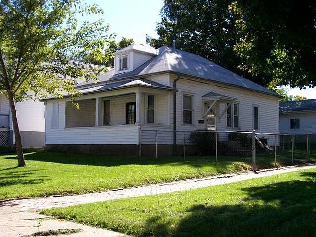 1st image of 1221 3rd Ave