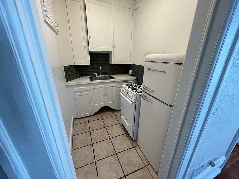 1142 N Washington St #4 — Photo 7