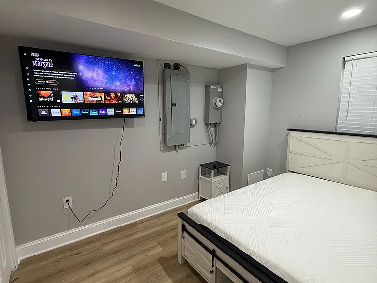 2317 Barclay St #4 — Photo 4