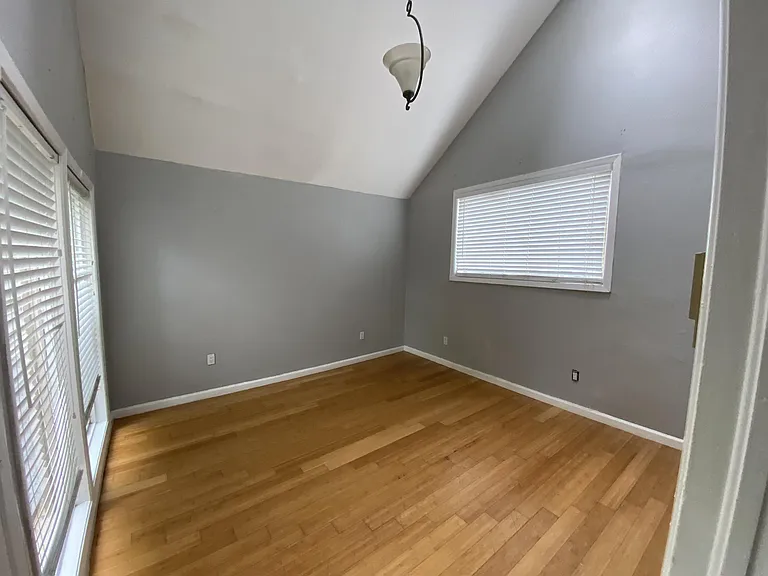 406 Hawthorne St — Photo 8