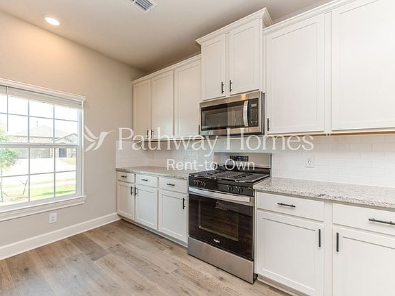 4th image of 505 Harbor Oaks Dr