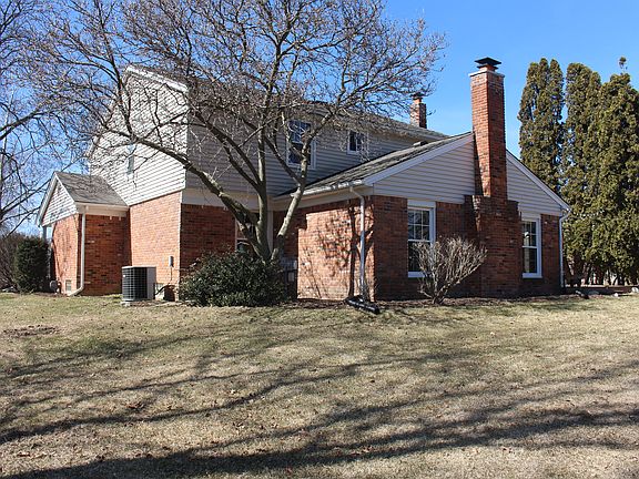 3rd image of 16488 Winchester Dr