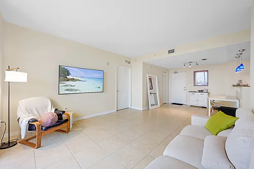 215 SW 42nd Ave #708 Photo 1