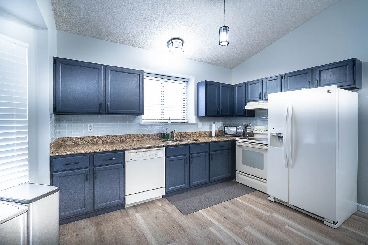 Building Photo - 1071 Longfellow Dr