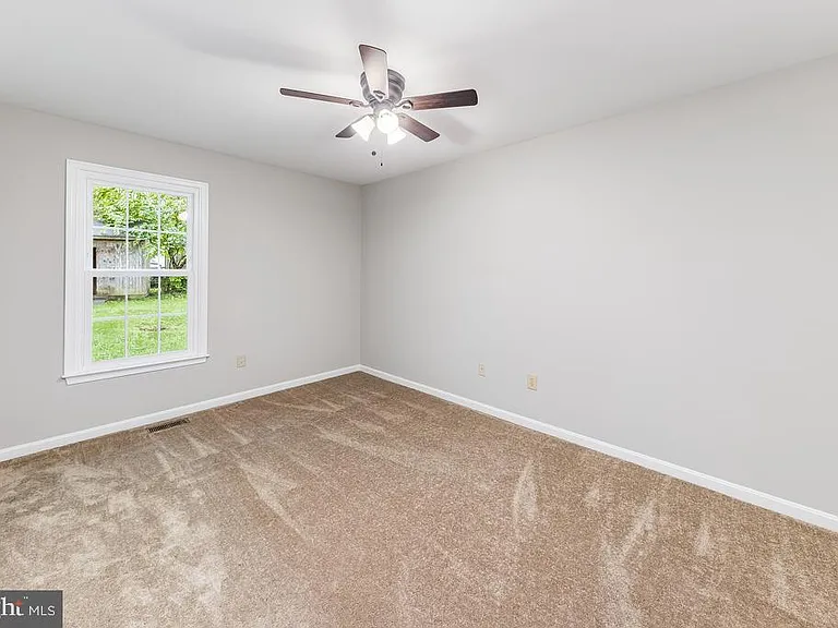 11802 Oakdale Ct — Photo 12