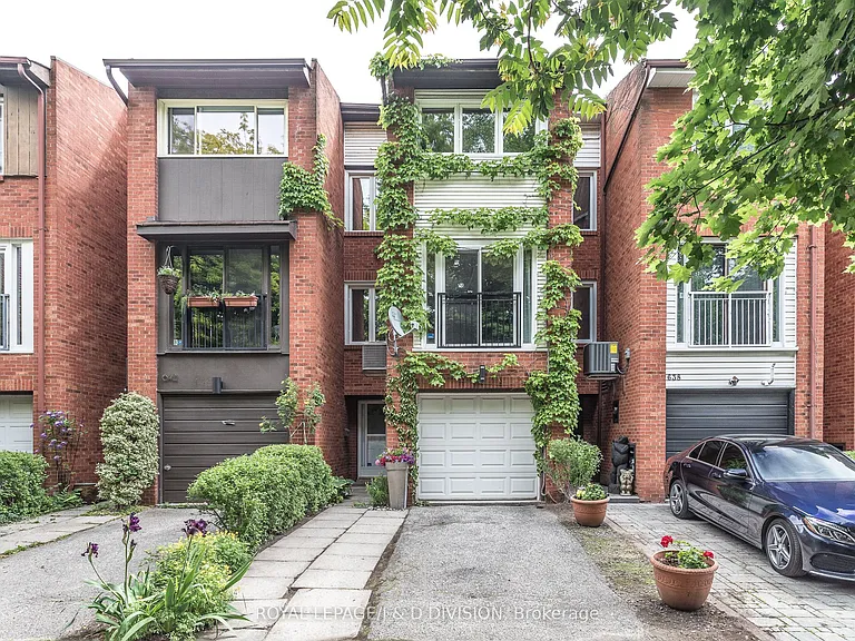 640 Adelaide St W — Photo 1