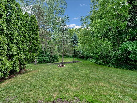 5th image of 364 Lake Forest Dr