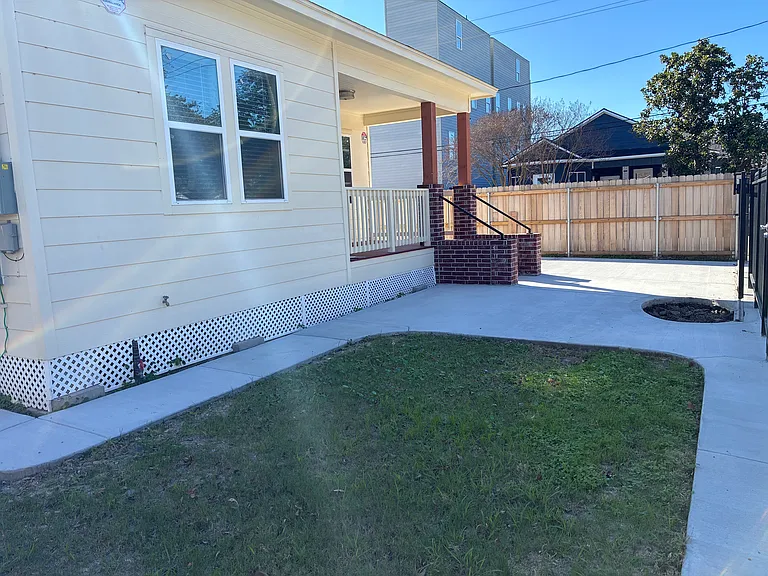 1604 Brooks St — Photo 18