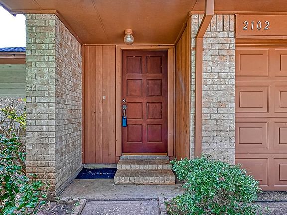 2nd image of 2102 Creekshire Dr