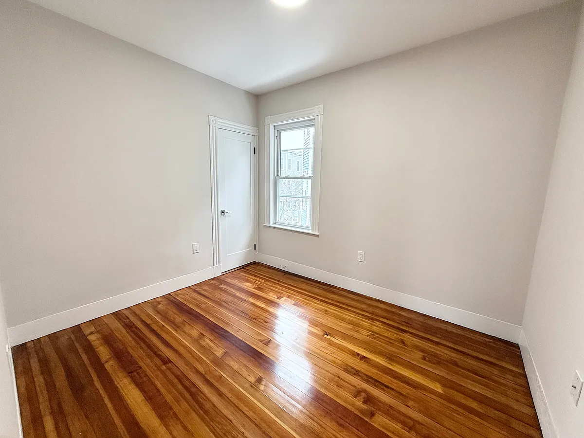 Building Photo - 36 Raven St #2R