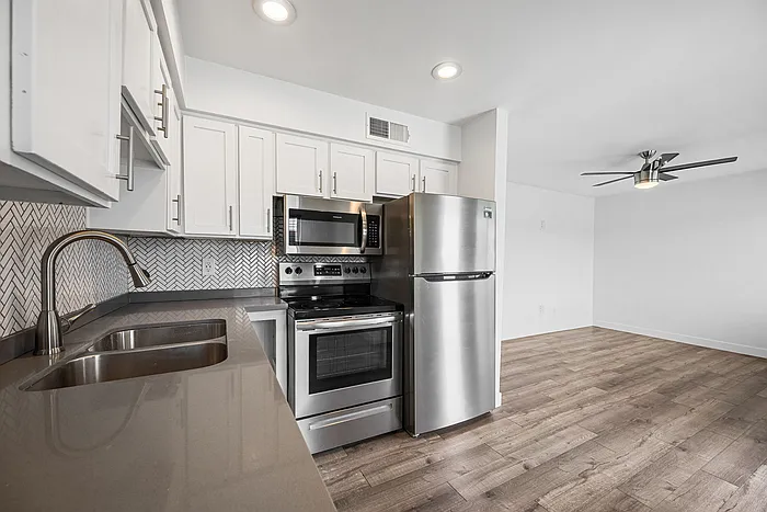 3135 E Fairmount Ave #3135 — Photo 8