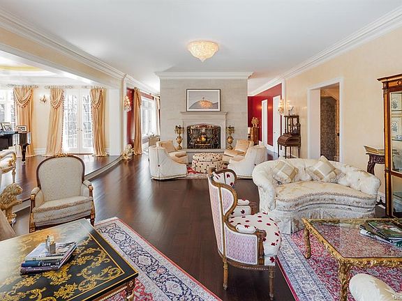 3rd image of 17 Cowdray Park Dr