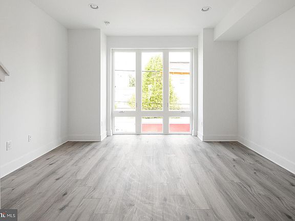 3rd image of 2032 E Susquehanna Ave #2