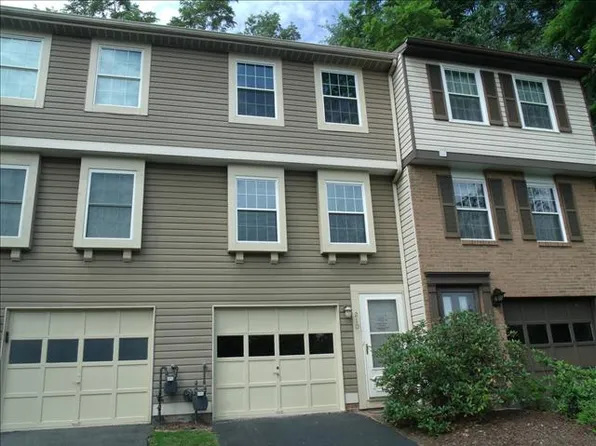 210 W Russets Cir, Bridgeville, PA 15017