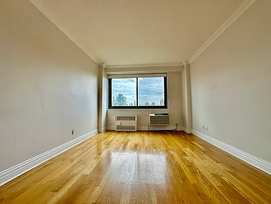 Rented by WEST SIDE FLATS | media 6