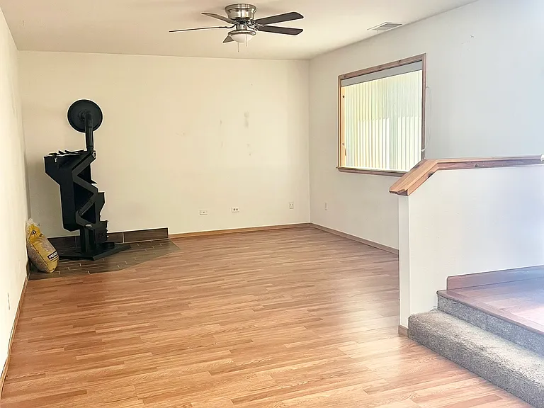 14700 Voltaire Dr — Photo 29