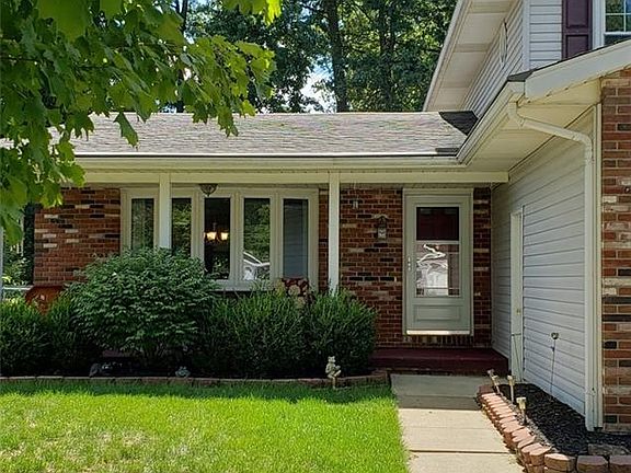 2nd image of 428 Greenwood Ct