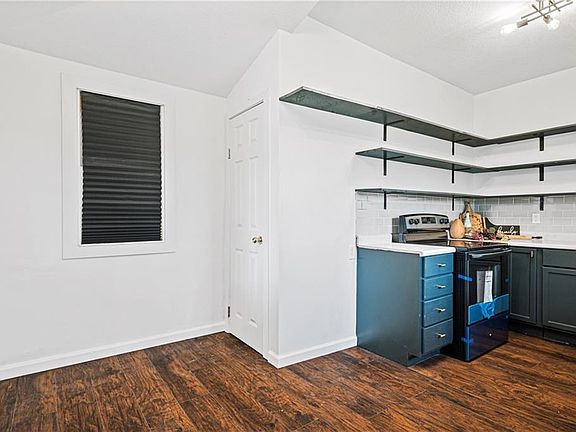 3rd image of 3028 Indiana Ave