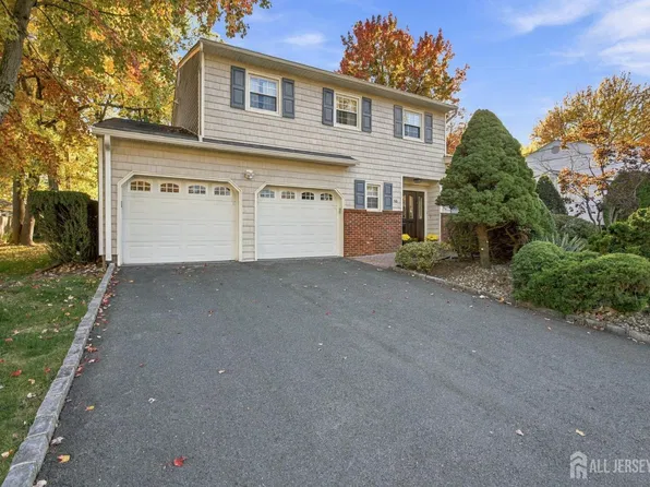 46 Lynnwood Rd, Edison, NJ 08820