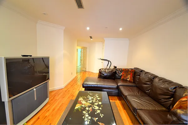 Rented by Smart City Real Estate LLC | media 72