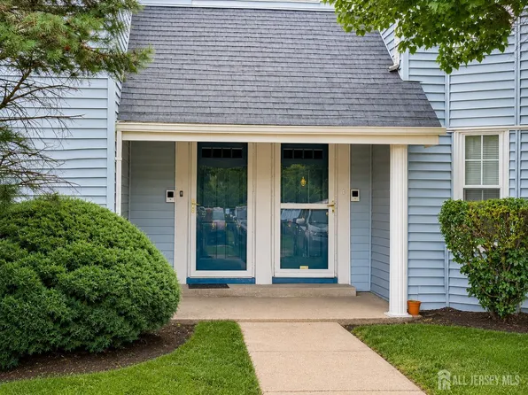 47 Tanglewood Ct, Monmouth Junction, NJ 08852