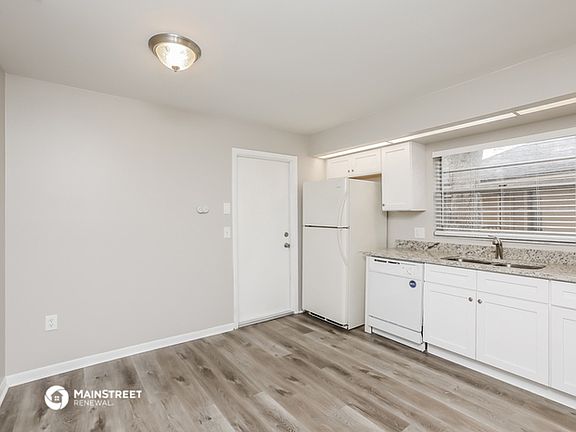 5th image of 4430 Sandhurst Dr