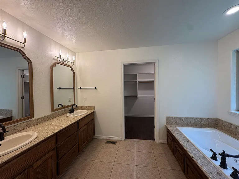 16 Wiltshire Dr — Photo 11