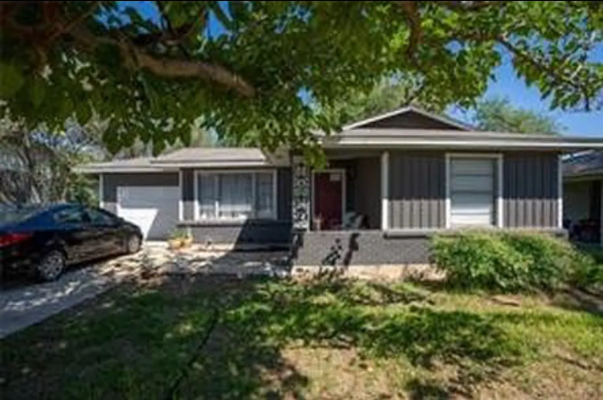 3 bed, 1112 sqft, $2,100 — Photo 1