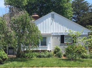 313 S Fenwick St, Arlington, VA 22204