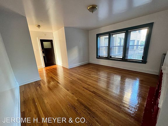 3rd image of 5540 N Artesian Ave APT 1B