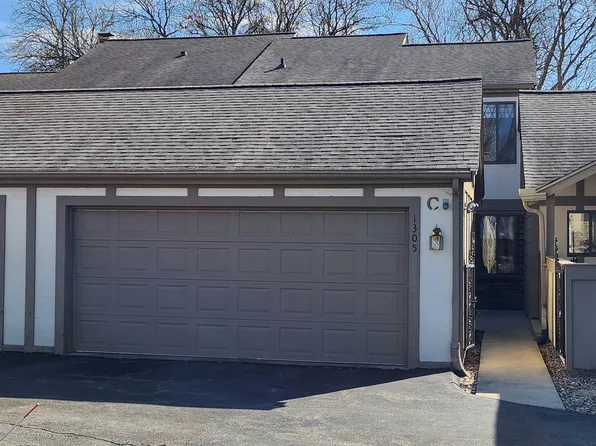 1305 Kingsridge Ct APT C, Normal, IL 61761