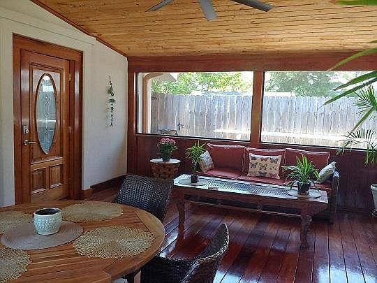 outdoor screened-in living