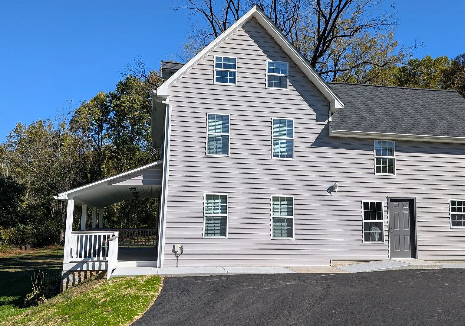 Renovated 4 Bedroom Darlington Home Near State Park — Photo 4