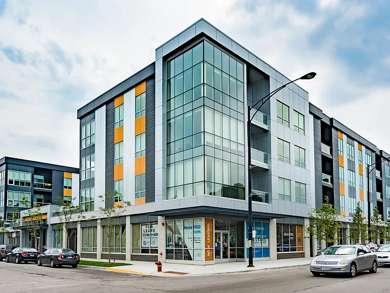 Luxe Logan Square — Photo 1