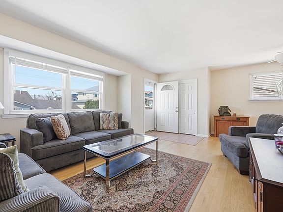 3rd image of 309 N Cambridge Ave