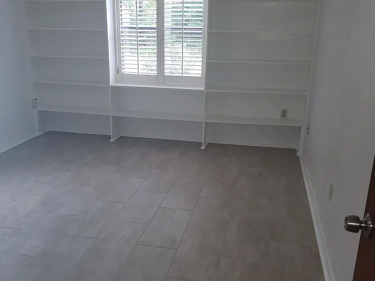 NW 36th Ave — Photo 23