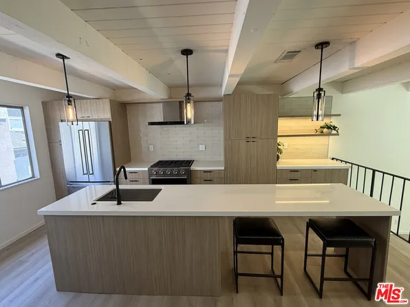 6639 Green Valley Cir, Culver City, CA 90230