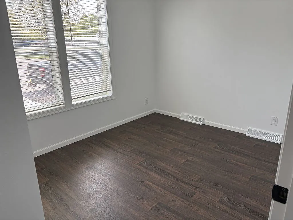 3 bed, 2.0 bath, 1356 sqft, $2,050 — Photo 3