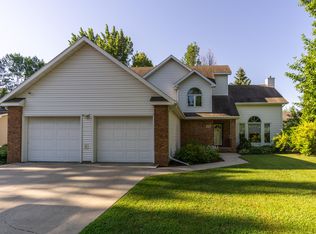 217 Windward Hills Ave, Grand Forks, ND 58201