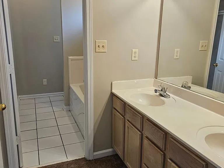 7720 Wolf Hollow Dr — Photo 10