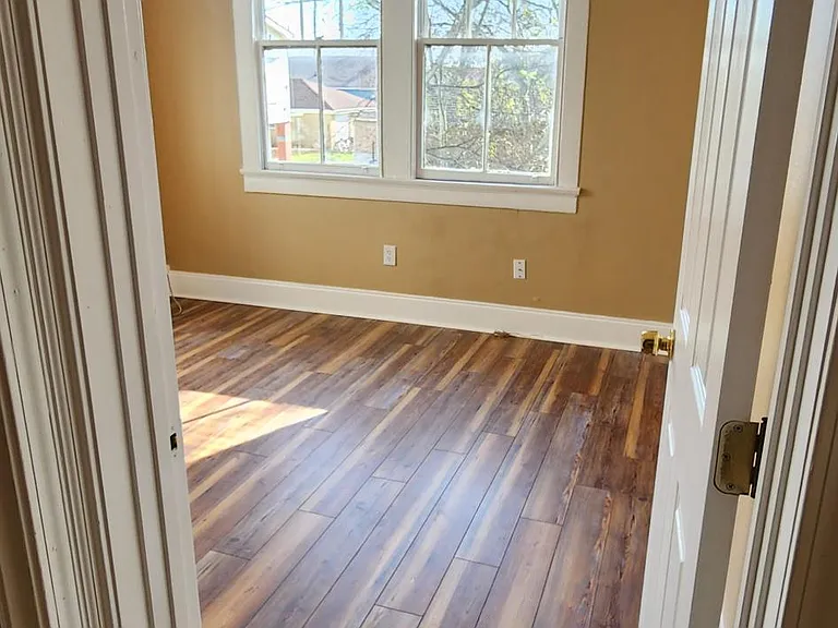 2423 Franklin Ave — Photo 15