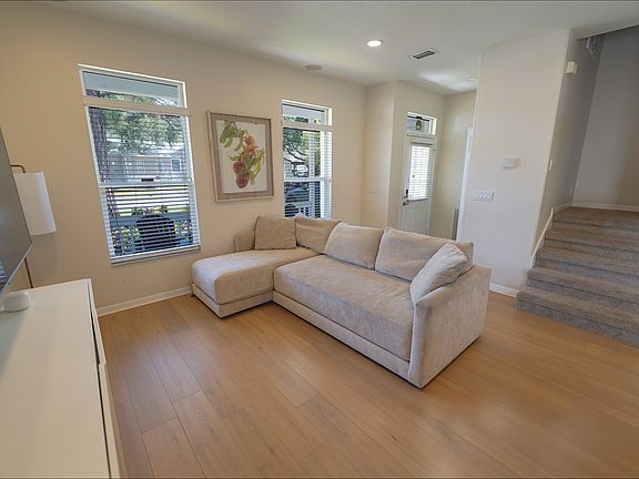 5th image of 920 Coral St #1