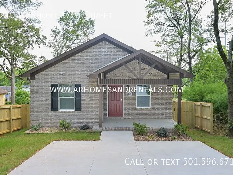 2210 W Short 17th St — Photo 1