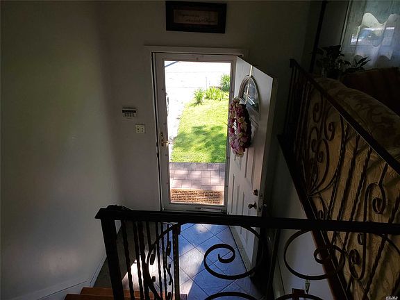 4th image of 25 Venedia Dr