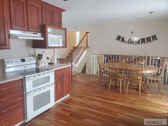 5th image of 110 S Teton Ave